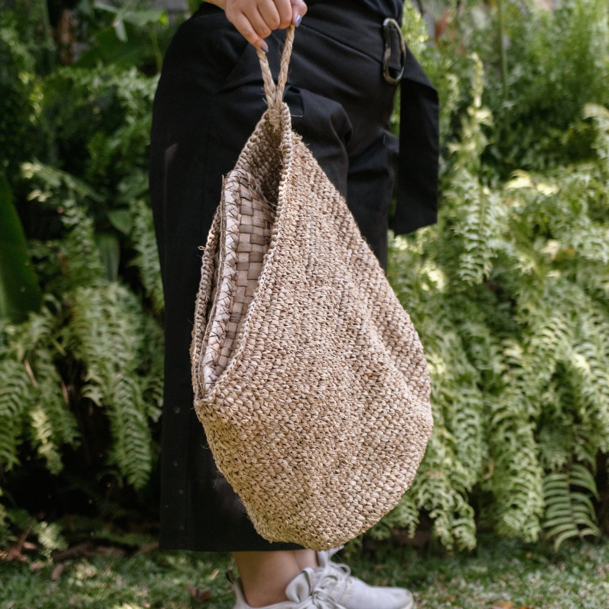 Wall basket UTARA made of Raffia