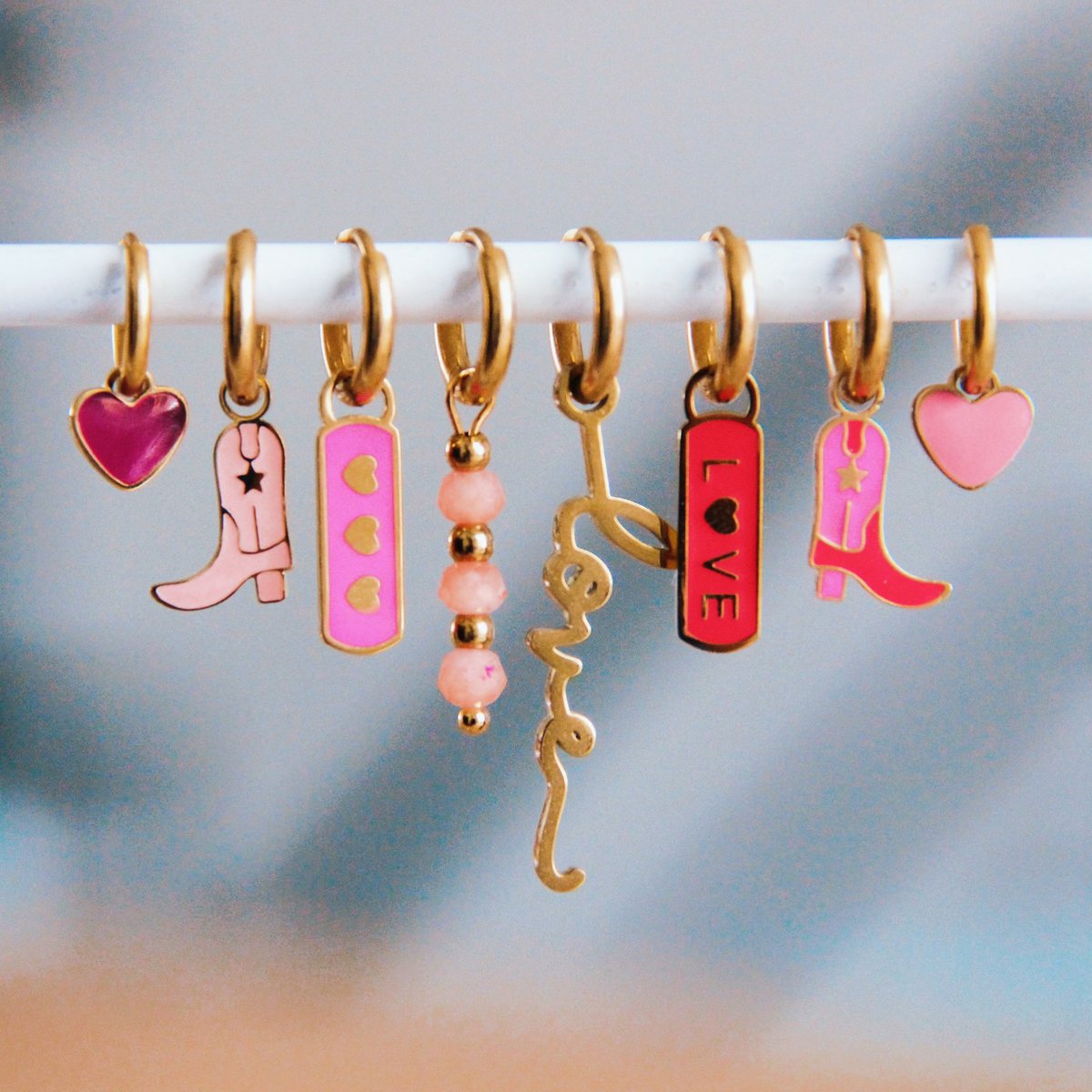 RVS oorbellen met hartje tag - roze/goud