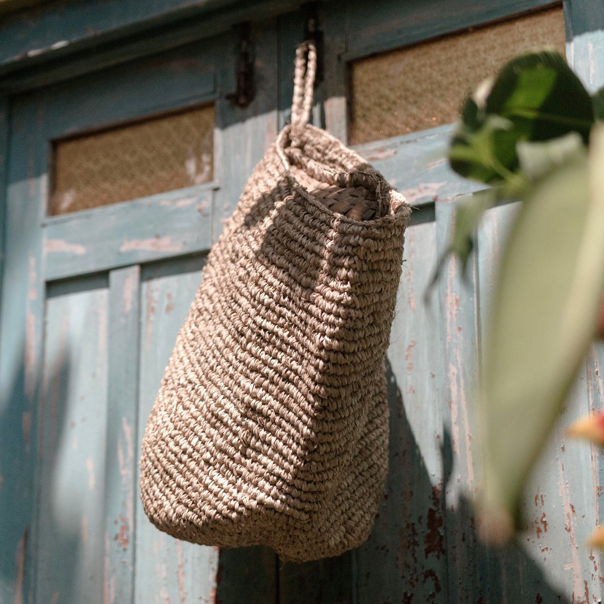 Wall basket UTARA made of Raffia