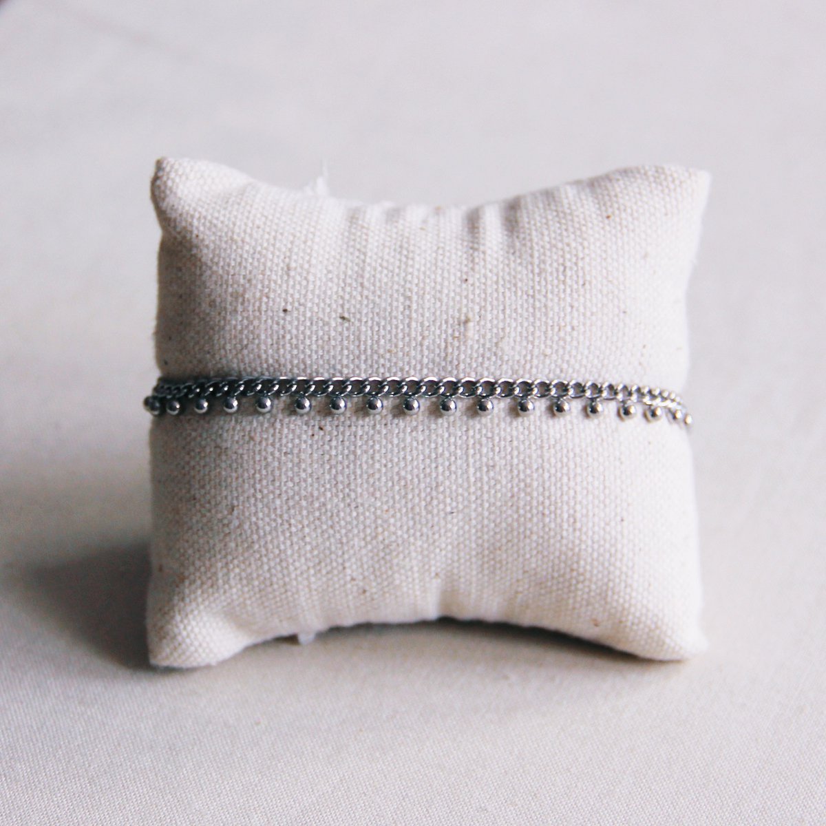 Stalen schakelarmband met balletjes - zilver