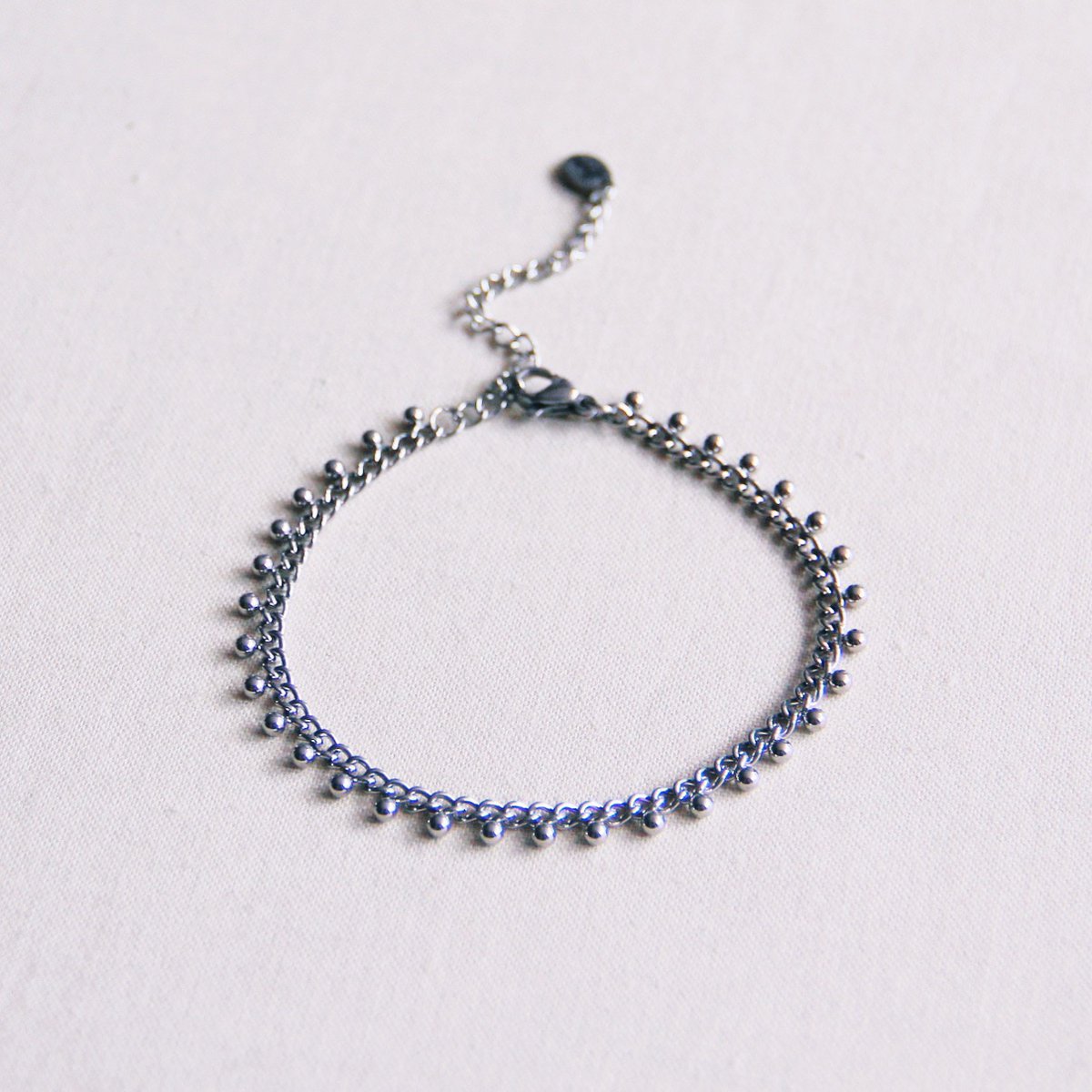 Stalen schakelarmband met balletjes - zilver