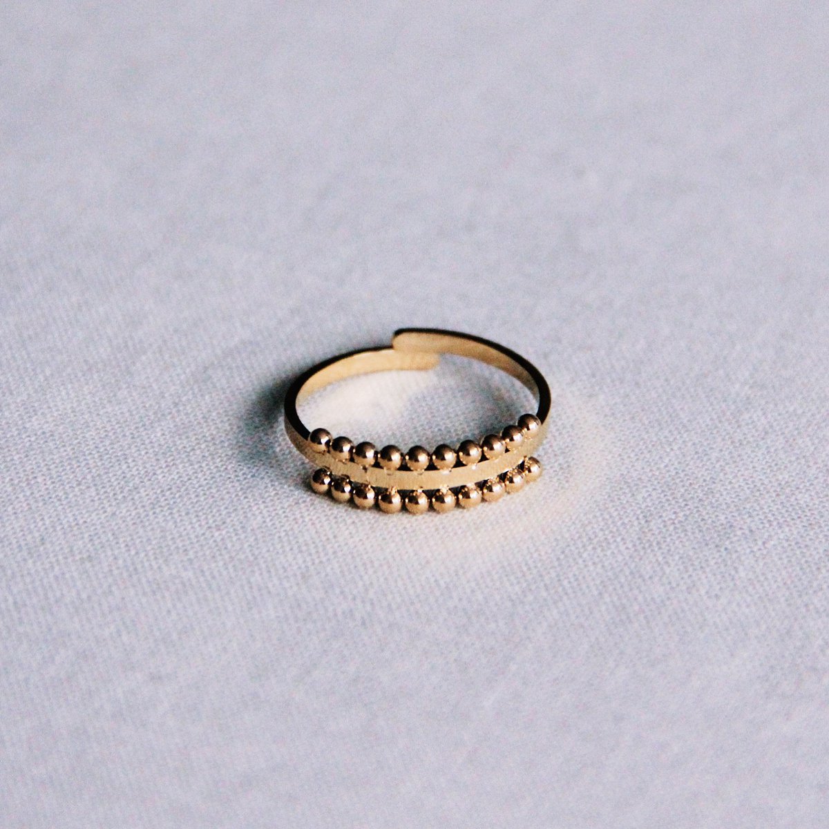 Stalen verstelbare ring met gestippelde rand - goud