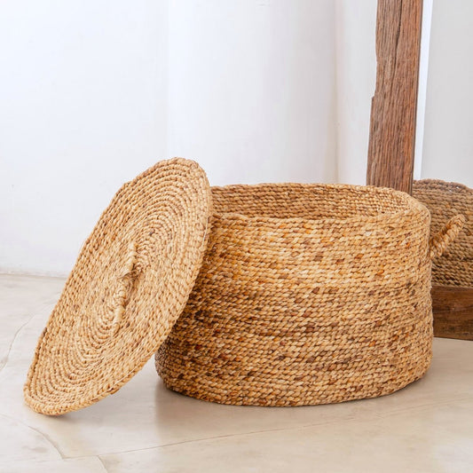 Large laundry basket with lid UMBUL made of brown water hyacinth | Woven basket basket