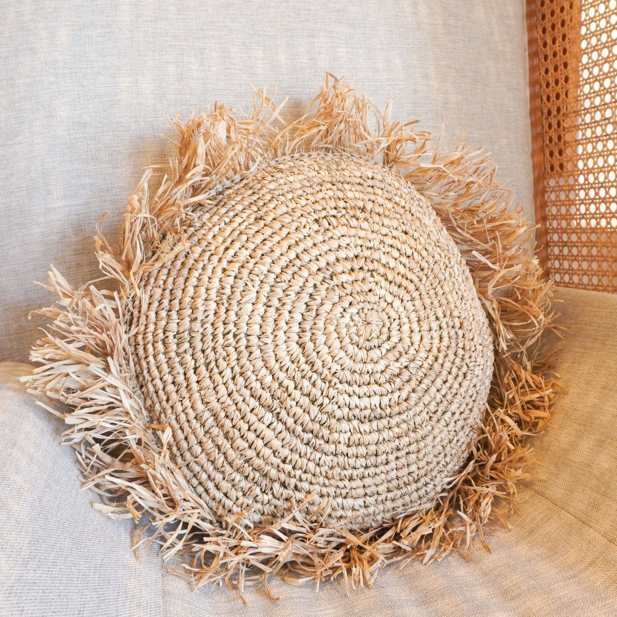 Rond Boho Sierkussen van Raffia met Vulling TARAKAN beige