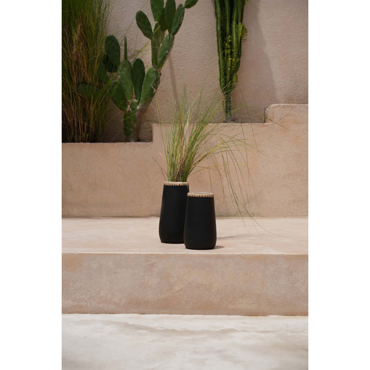 The Sneaky Vase - Black Natural - M