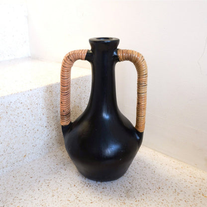 Schwarze dekorative Vase, handgegossen aus SELAYAR-Ton