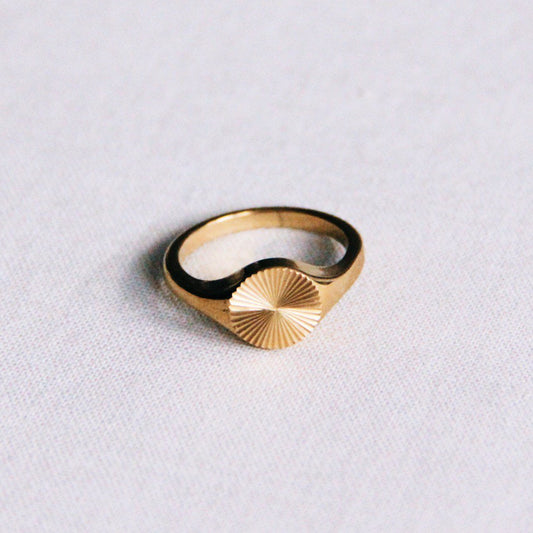 Edelstalen ring met gedecoreerde print - goud